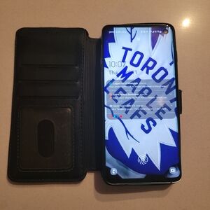 Samsung blue unlocked Galaxy S10 128gb + 64gb SD card + wallet case